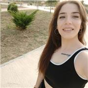 Me defino como una persona asertiva y dinámica. En mis clases, me comprometo no sólo a que el alumno mejore sus calificaciones en la asignatura que tratemos, sino que la enfoque de forma que entienda, que lo que antes era una  pesadilla  y la materia que
